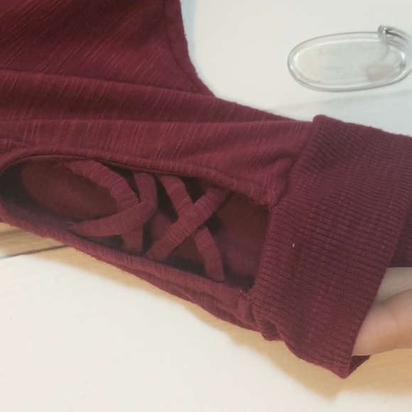 Four piece Women's Size 8 Clothes Set Red and White Capris Pants Tank Blouse - Picture 9 of 10